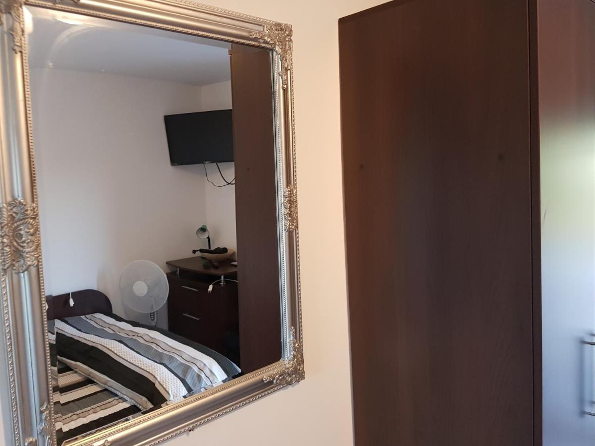 Royal Castle Hotel Pascani Bagian luar foto