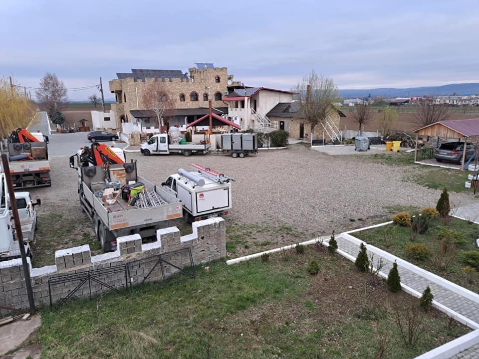 Royal Castle Hotel Pascani Bagian luar foto