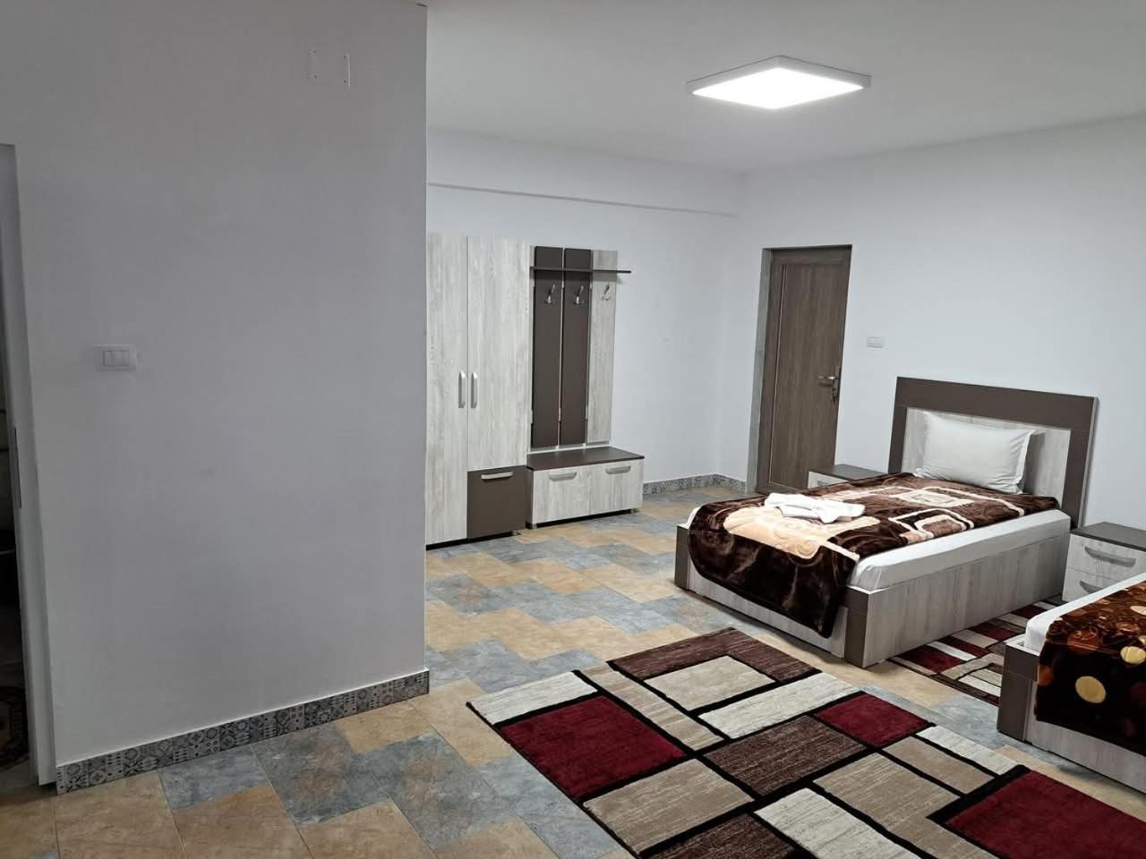 Royal Castle Hotel Pascani Bagian luar foto